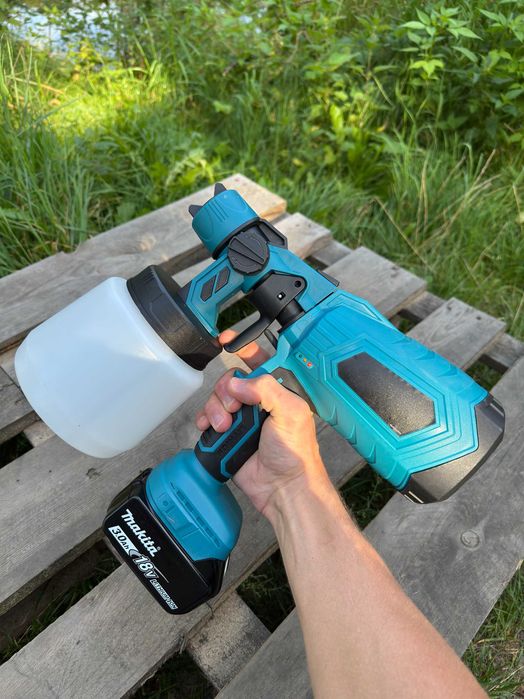 Lekki pistolet do malowania sufitów 1L zbiornik pod aku MAKITA LXT