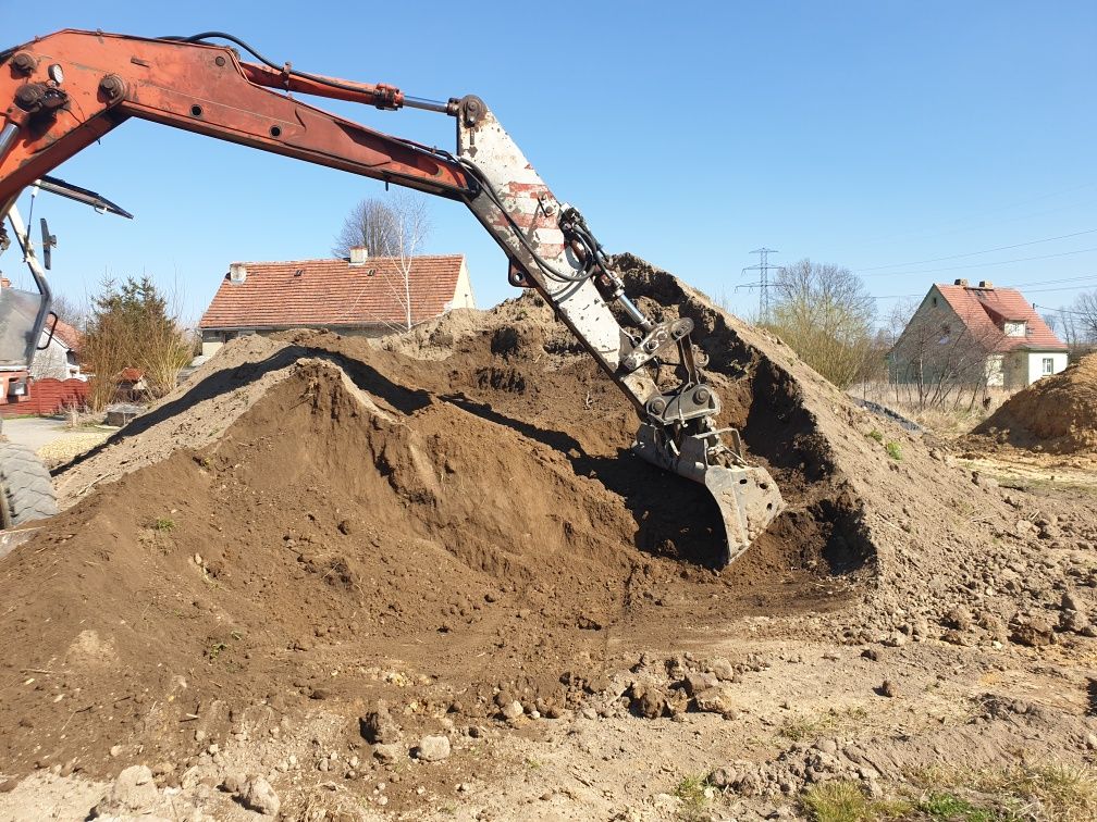 Ziemia humus dobrej jakości z załadunkiem i transportem