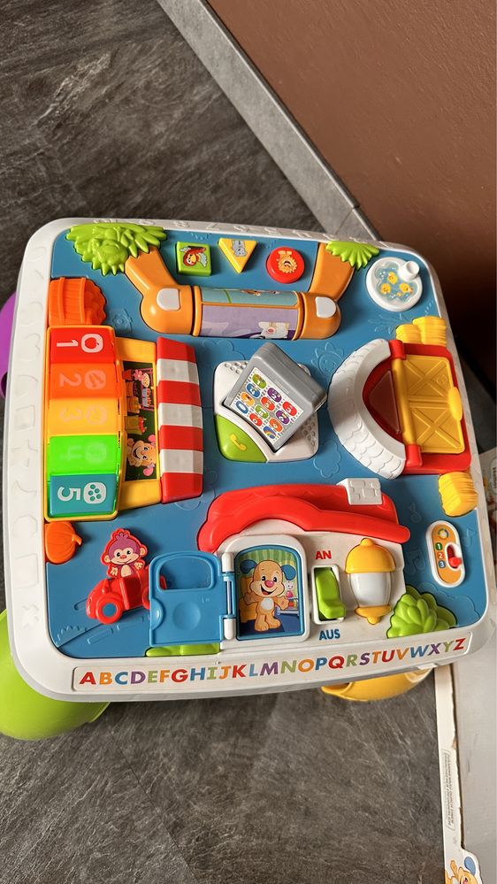 Stolik edukacyjny Fisher Price w języku niemieckim i angielskim