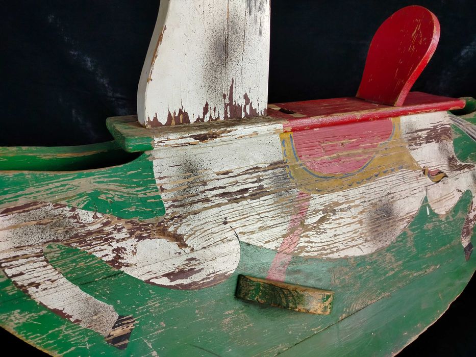 Stary uroczy drewniany konik na płozach SZ1005