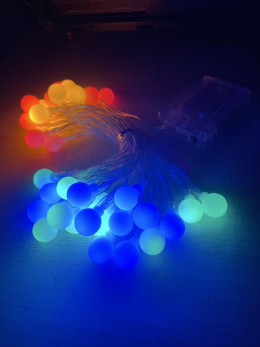 Lampki świąteczne LED 7 m – kolorowe kule, na baterie, lamki choinkowe