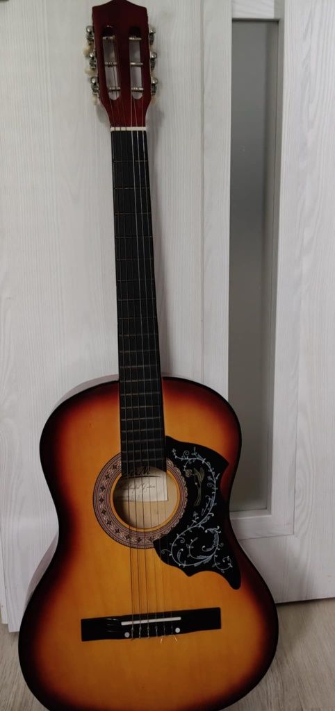 Gitara dziecieca.