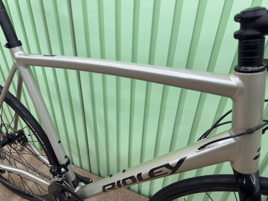 Стан нового Шосейний велосипед L Ridley Fenix SLA 2024рік shimano 105