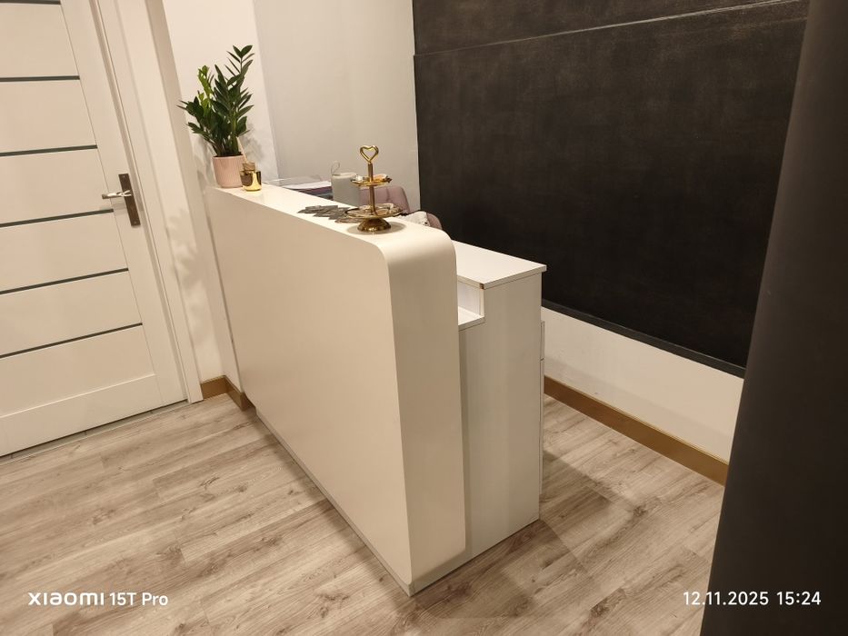 Reception bialy salon