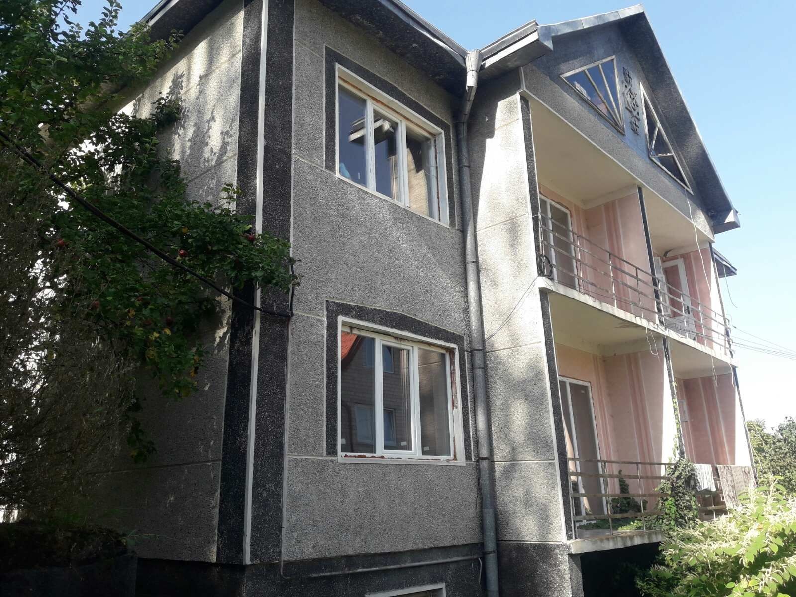 Продам будинок  у горі  м.Вижниця