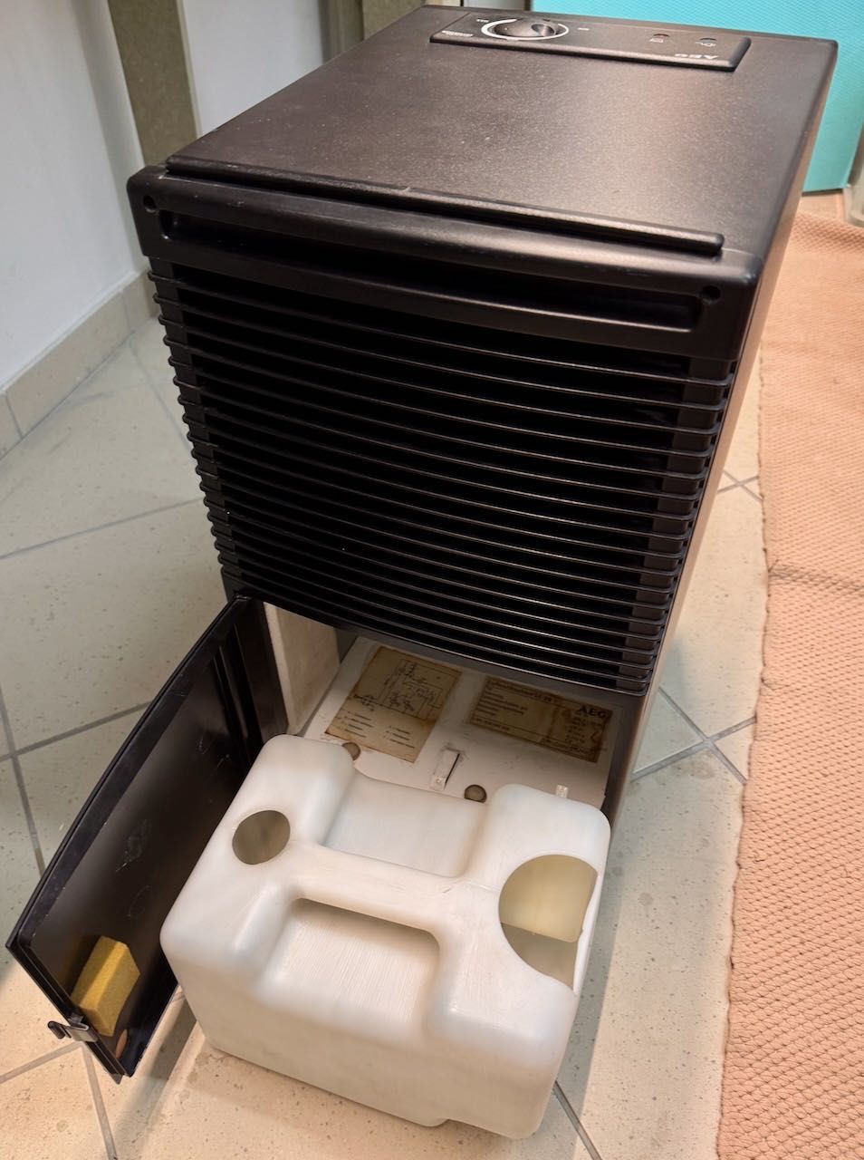 Desumidificador AEG, modelo HT LE28