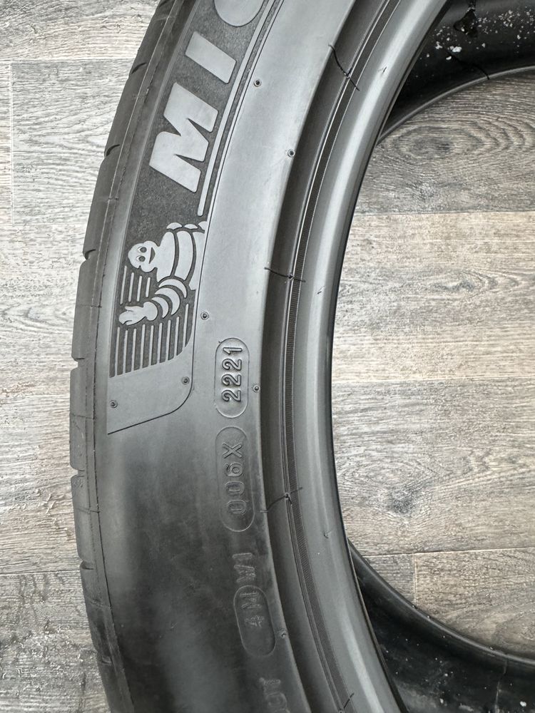 Шини Michelin 325/35/R22