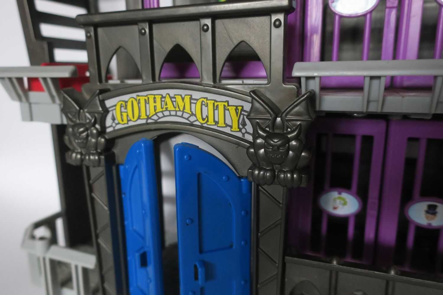 Gotham City więzienie Imaginex Mattel DC Comics świeci