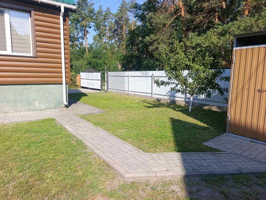 Продаж 2-поверх.чудового будинку біля водойми.