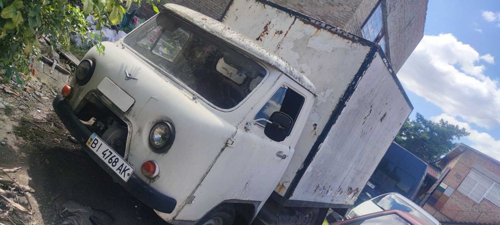 Продам автомобиль УАЗ-3303 с изотермическим фургоном