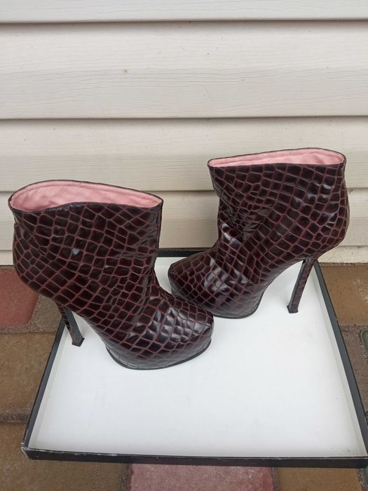 Ботильони YSL 39 р.