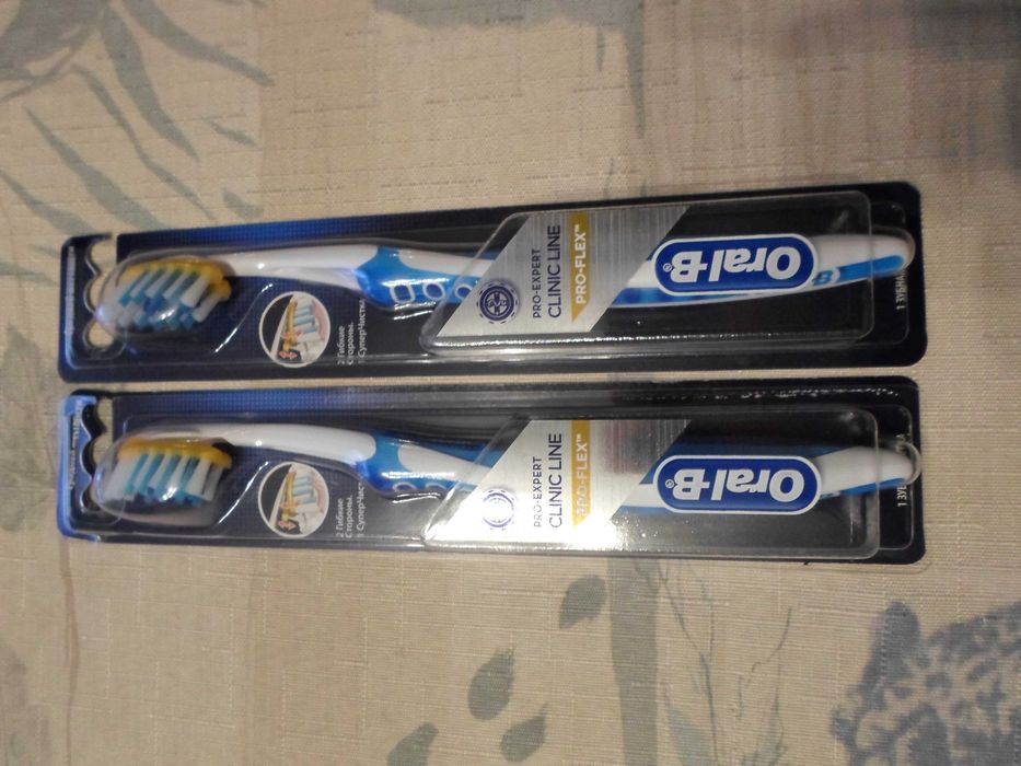 Зубна щітка Oral-B Clinic Line Pro-Flex середньої жосткості