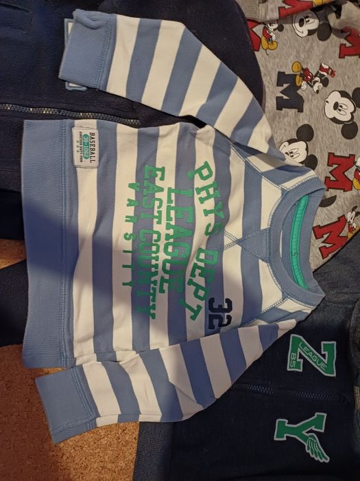 Roupa de bebé. 
Conjunto