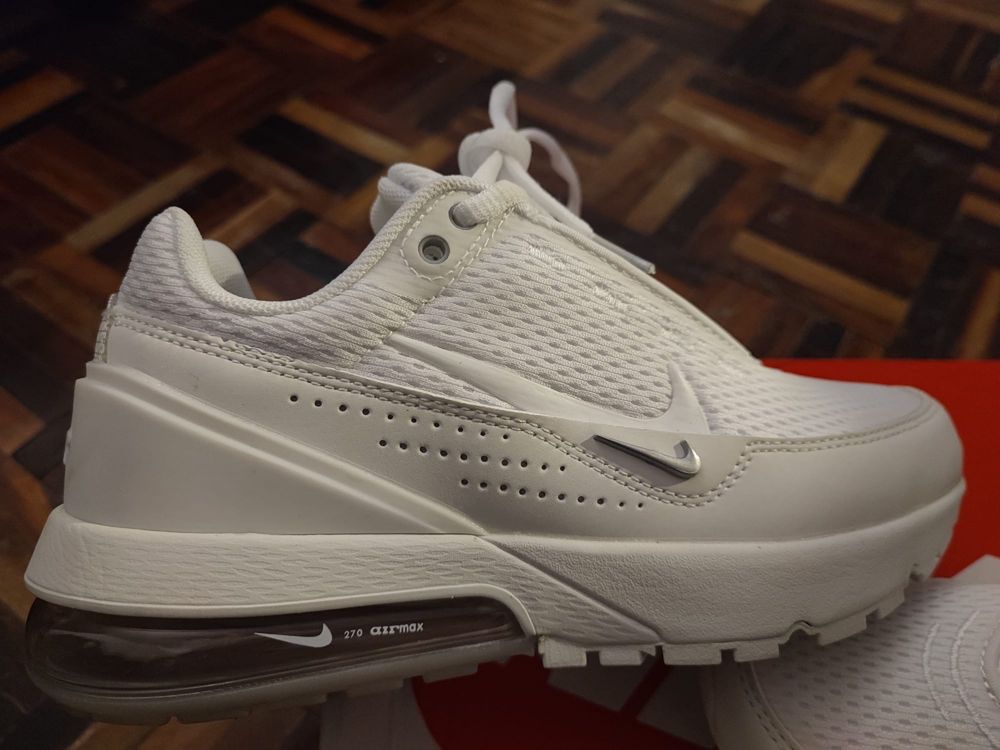 2 pares de tenis NIKE talla 37 1/2 nuevos