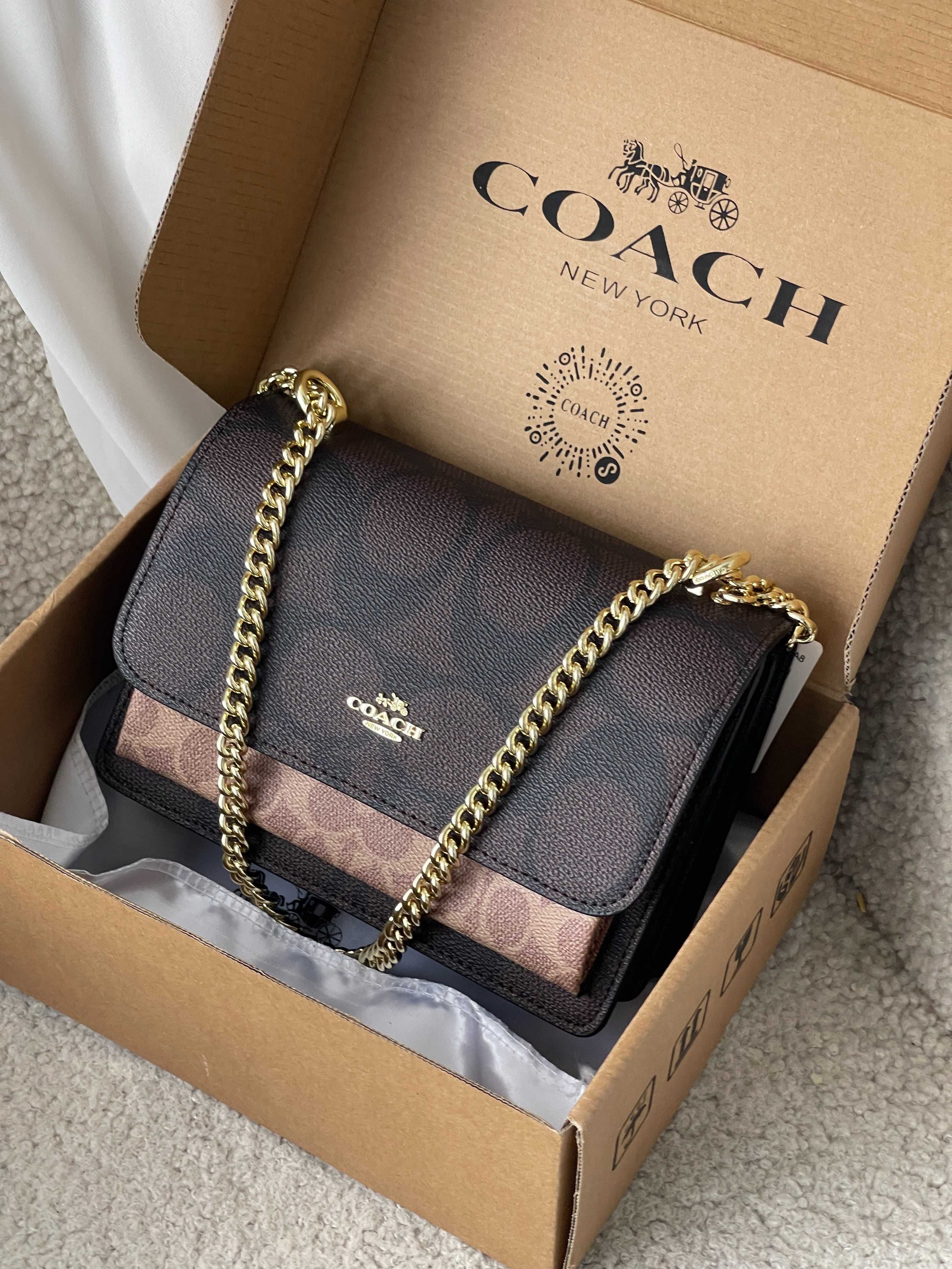 Сумка Coach Mini Klare Crossbody in Signature Canvas через плече Коуч