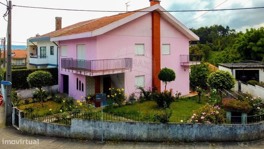 Moradia T4 para venda