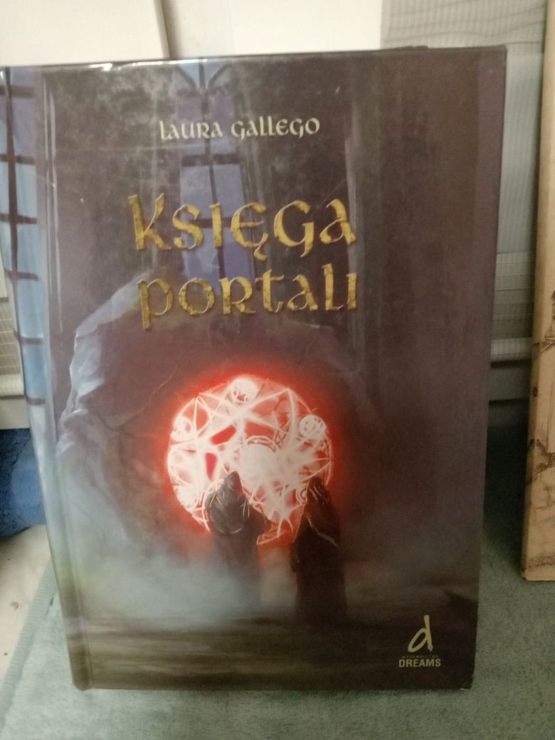 Księga portali , Laura Gallego.