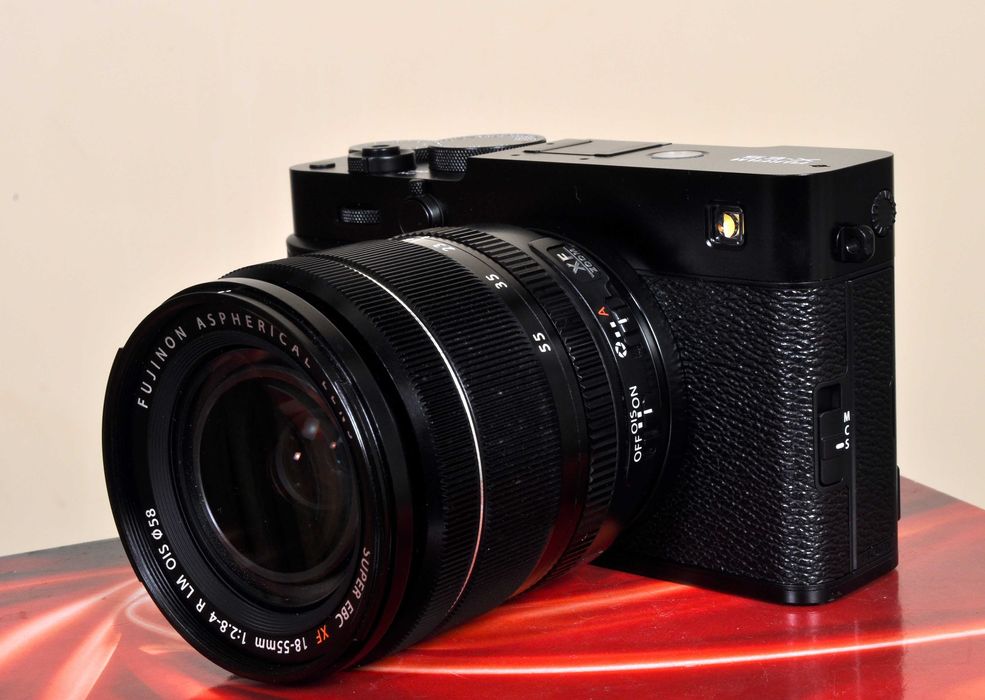 Fuji X-E5 Nova, garantia + Fuji XF 18x55 F: 2.8-4.8 Em estado novo.