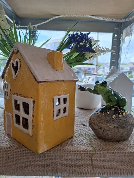 Domek ceramiczny na świeczkę tealight - żółty z serduszkiem