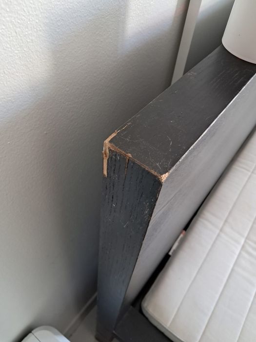 Vendo cama e colchao com marcas de uso