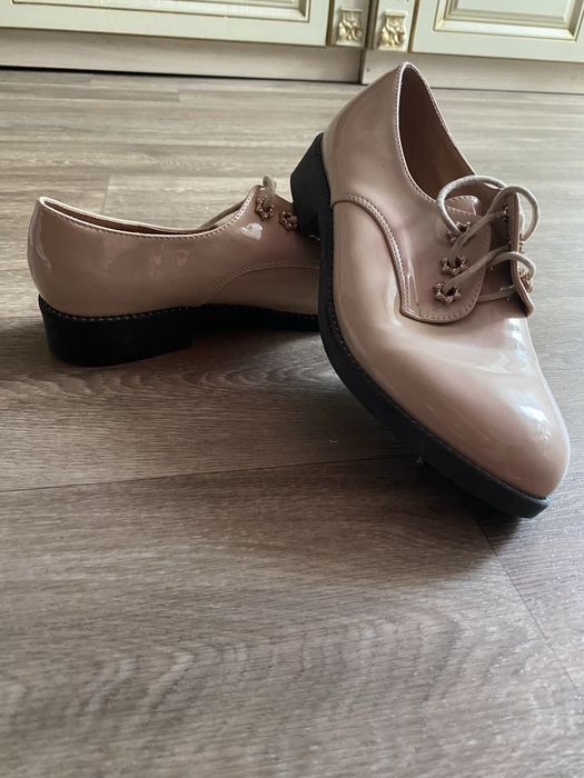 Туфлі жіночі трендового кольору