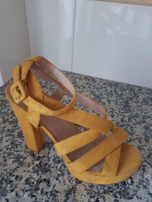 Sandálias Salto Alto COM CUNHA -  Amarelo Mostarda - T38