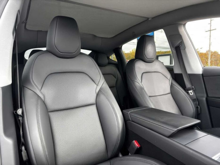 Tesla Model Y Long Range      2026