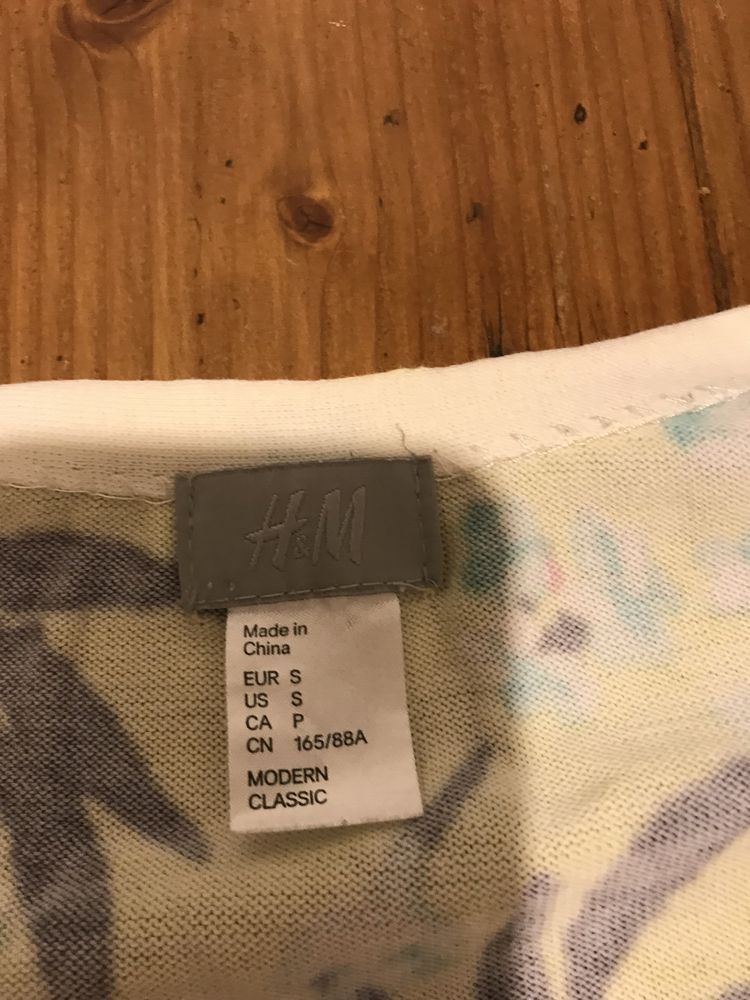 Sweterek żółty w kwiatki marki H&Mrozmiar S