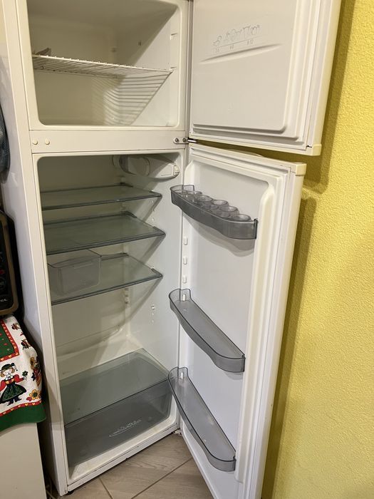 Холодильник Snaige