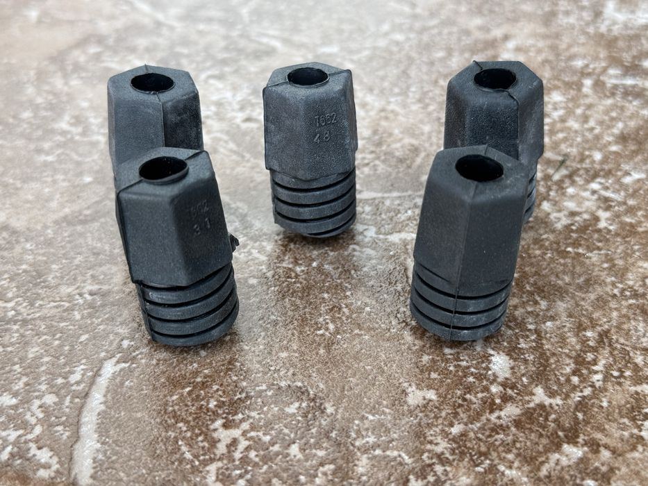 Отбойники в капот Jeep Renegade