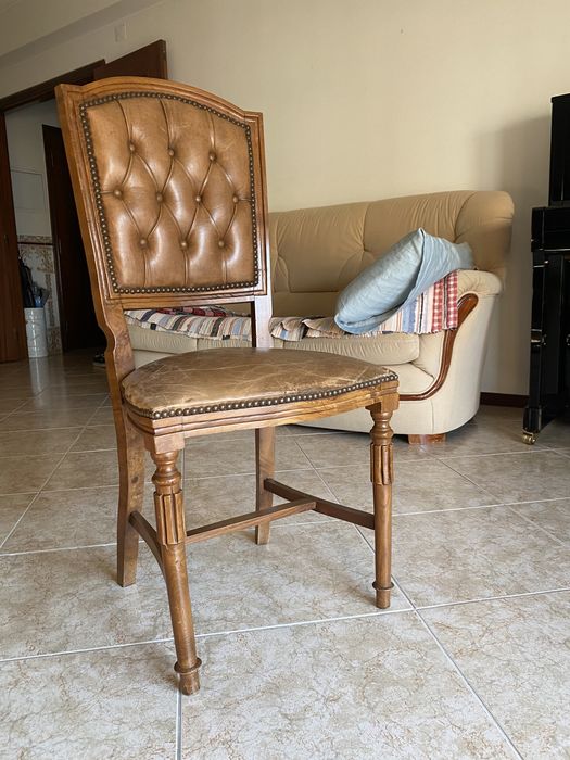 Mesa de Sala de Jantar - Madeira de Castanho Maciça e 8 cadeiras