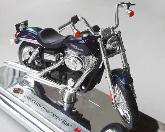 Модель мотоцикла Harley-Davidson 2006 FXDBI Dyna Street Bob 1:18