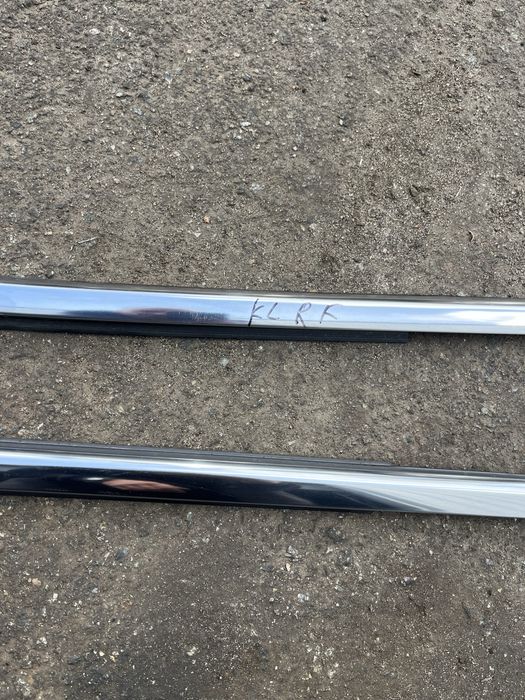 Cherokee kl 2014-22 хром молдінг правих дверей