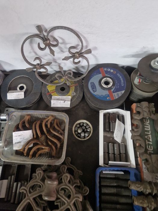 Kute rozety, zawiasy, tarcze do cięcia, ślusarstwo