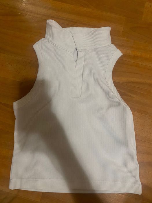 Короткий білий топ