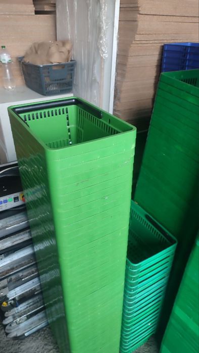 Корзины пластиковые с ручками