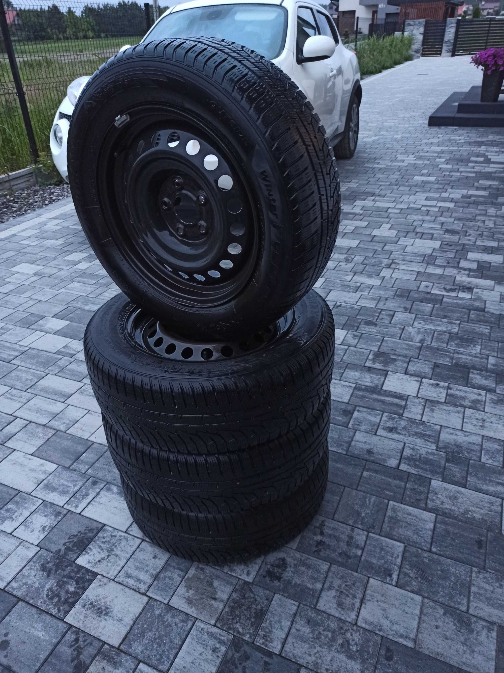 Opony felgi R16 nissan juke