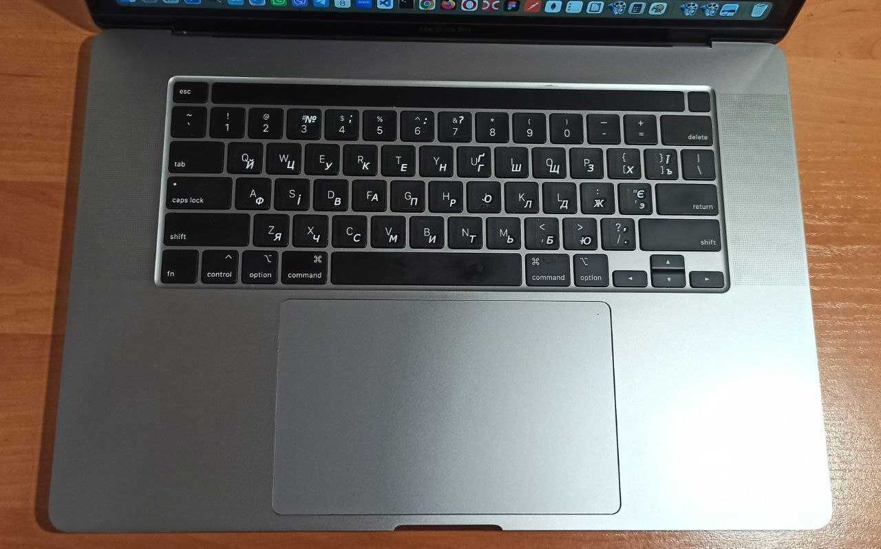 Apple MacBook Pro 16 A2141 Touch Bar / 16" (3072x1920)
