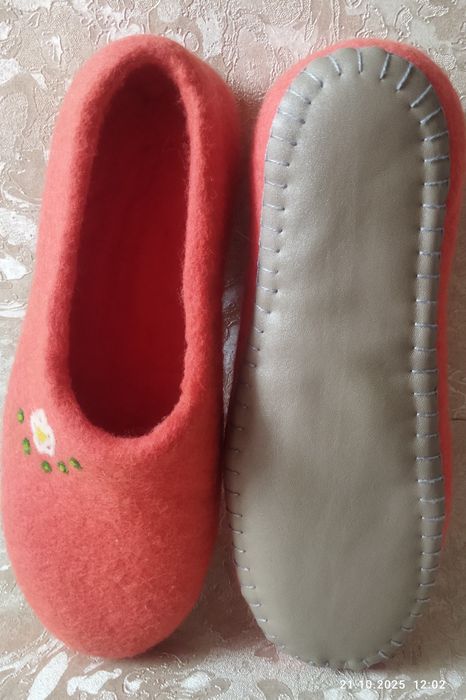 Валяні домашні капці, тапочки из шерсти , капці