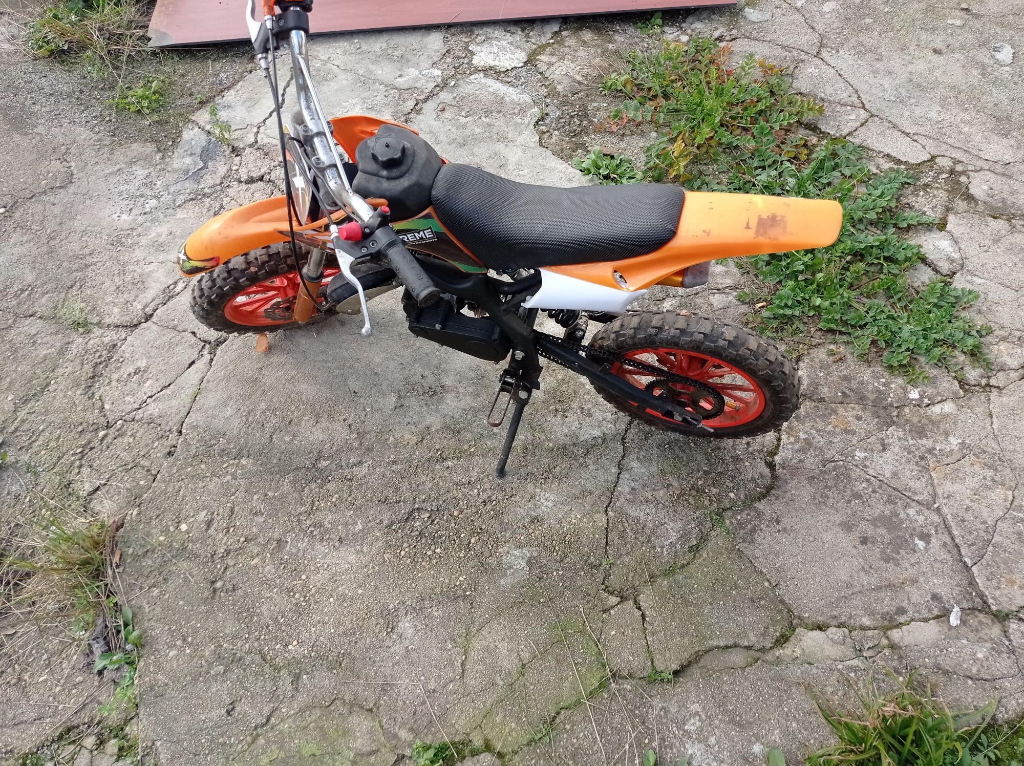 Vendo mini moto a trabalhar