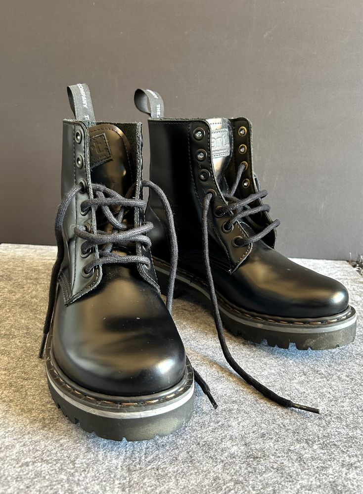 Botas de Pele Pretas (portes incluídos)