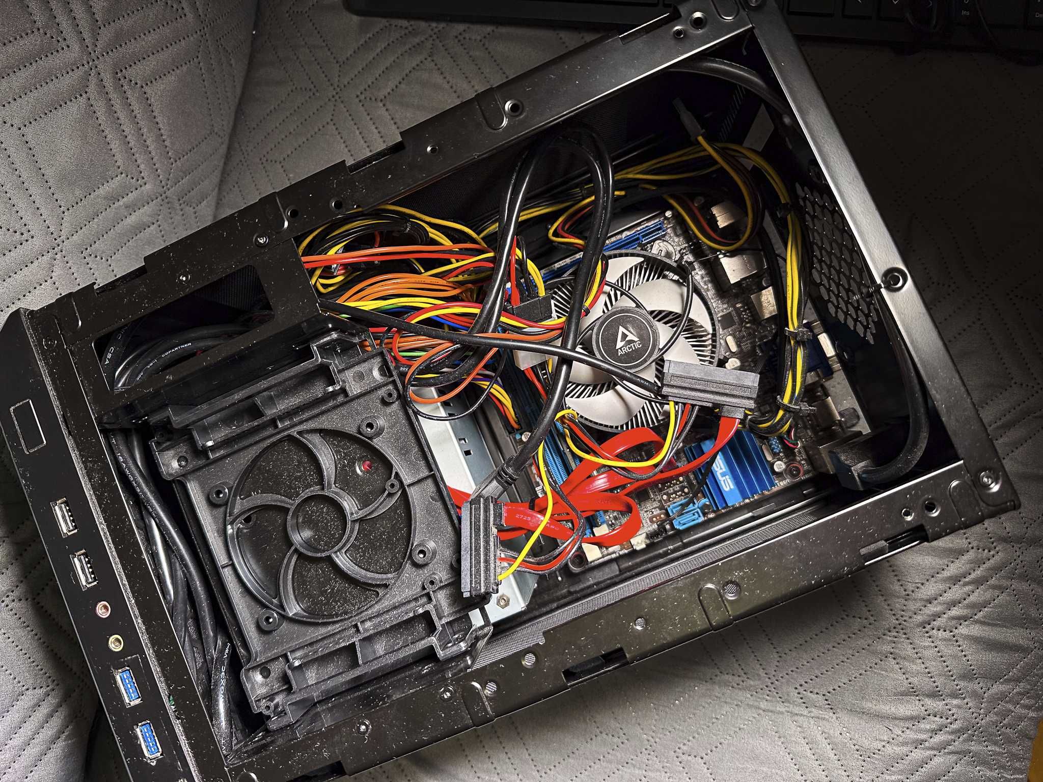 Serwer NAS Sharkoon + plyta główna ASUS P8H61-I DDR3 Mini ITX