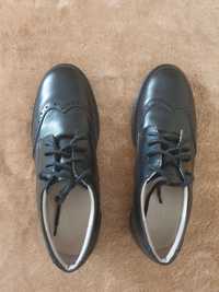 Buty w kolorze czarnym-rozmiar 37