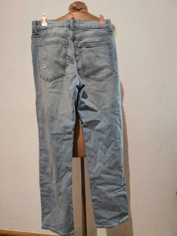 Jeansy z prostą nogawką i przetarciami H&M rozmiar 34