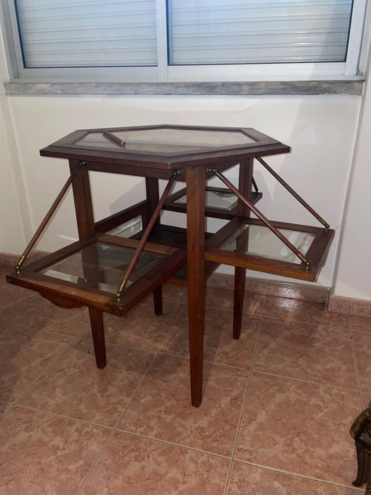 Móvel vitrine estrelado
