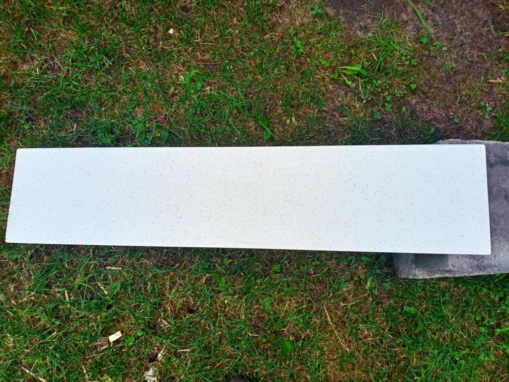 Parapet z konglomeratu Bianco Carrera