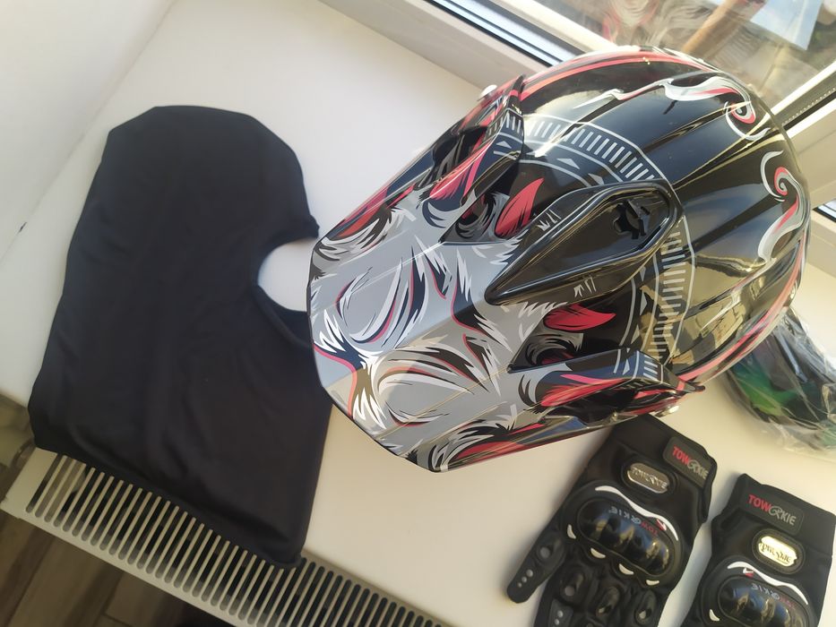 Мотошлем, гермак