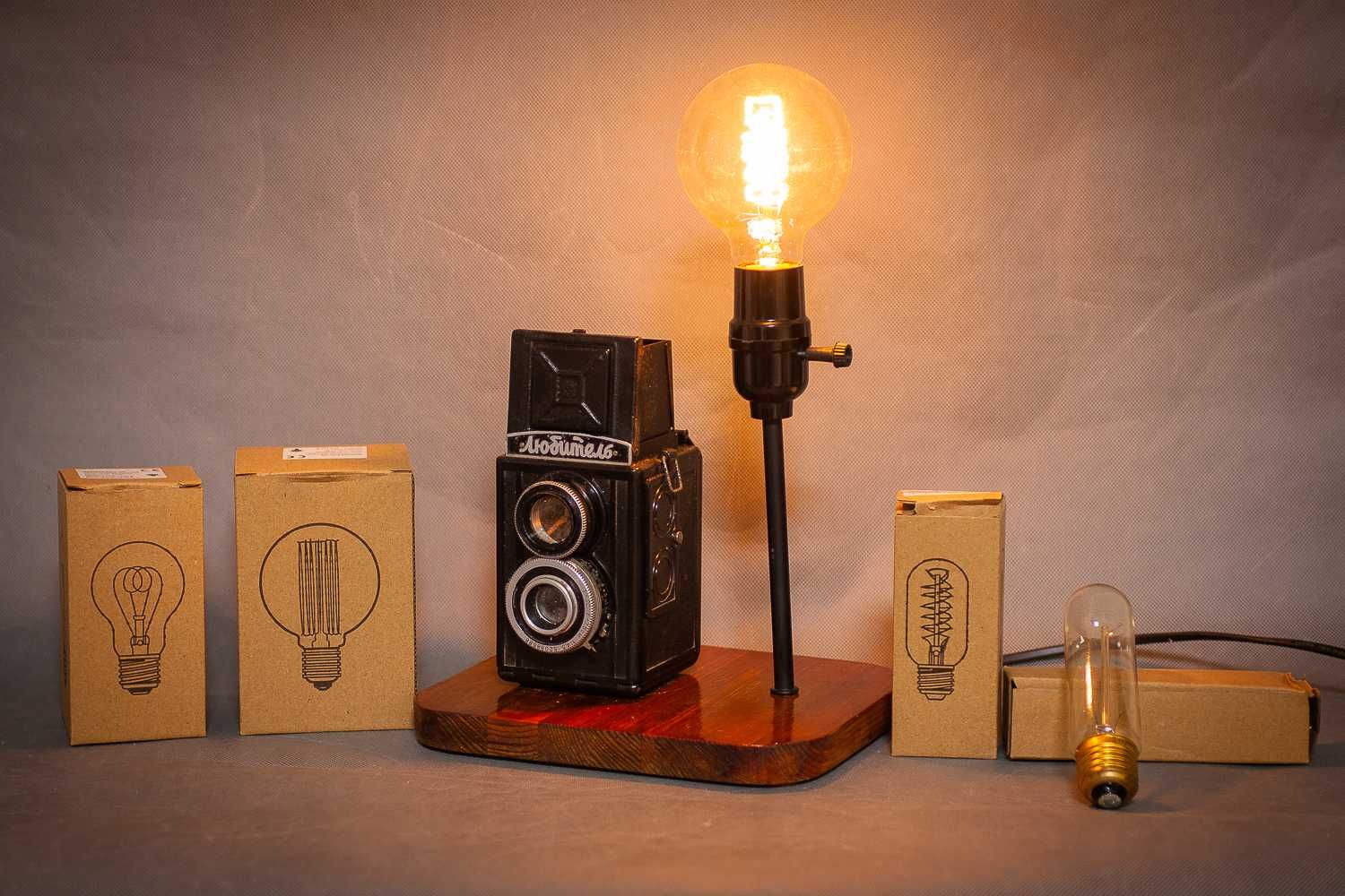 Лучший оригинальный подарок фотографу-настольный Лофт светильник.