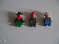 Bonecos Legos em bom estado