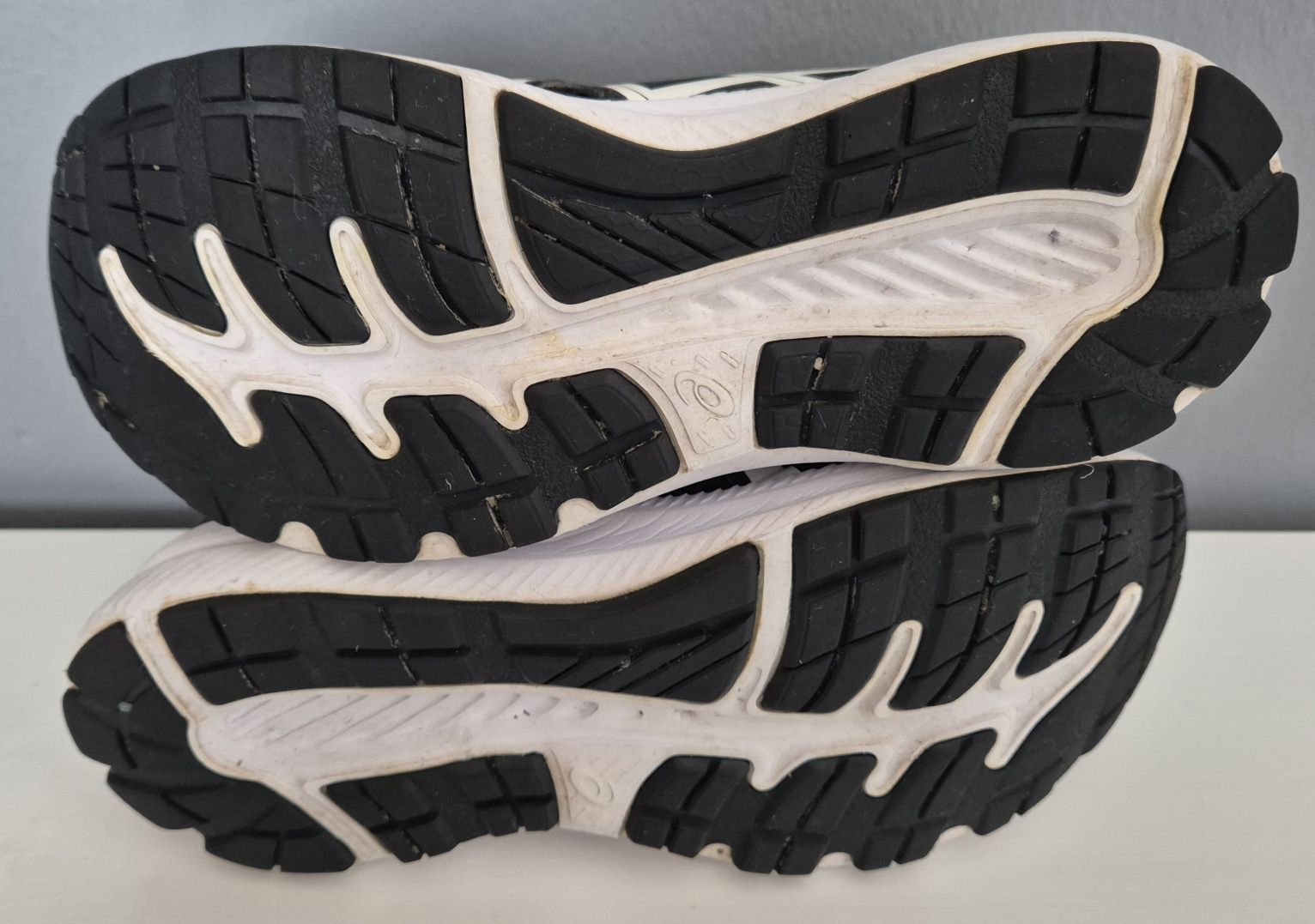Buty asics r. 30
